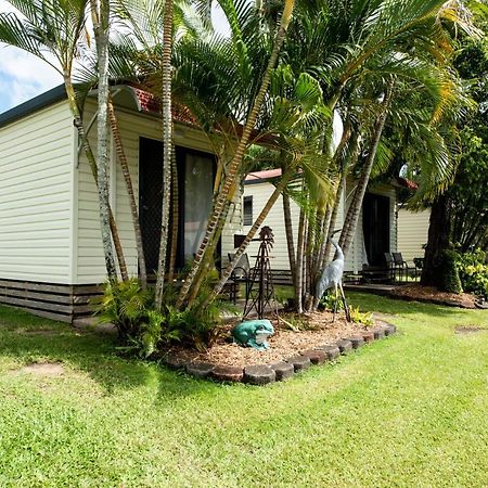 Sarina Palms Caravan And Cabins Village Экстерьер фото