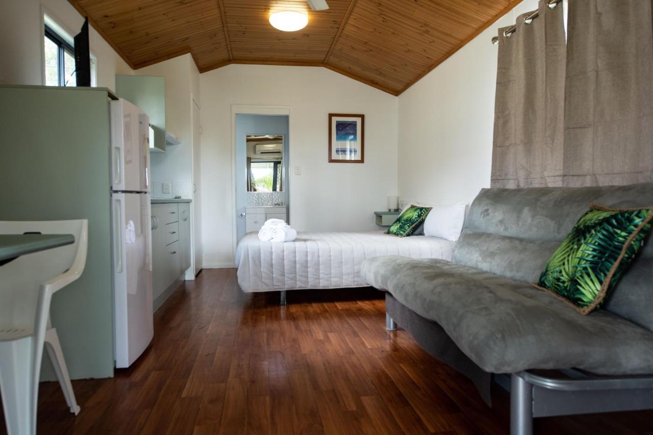 Sarina Palms Caravan And Cabins Village Экстерьер фото