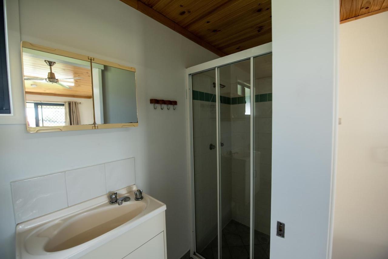 Sarina Palms Caravan And Cabins Village Экстерьер фото